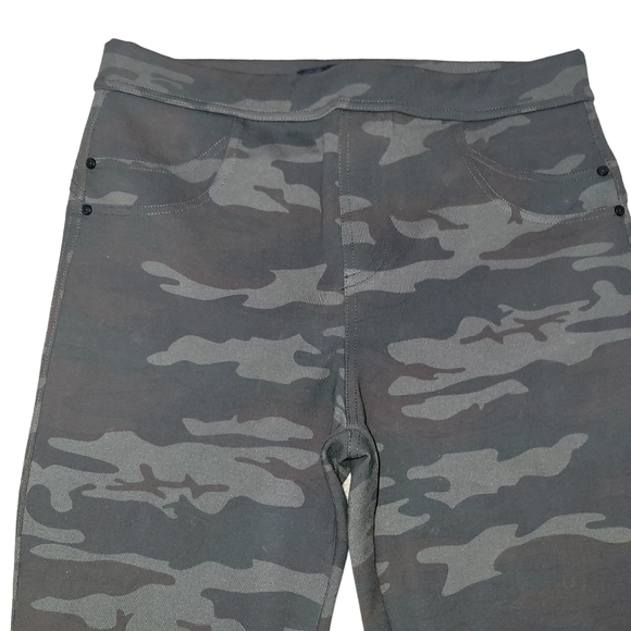 Sanctuary Anthropologie Camouflage Leggings.  Size Medium. Waist 28" Inseam 30" - Picture 7 of 12